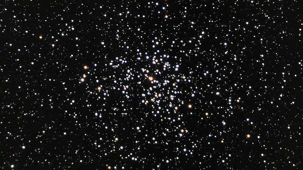 Imagen del cúmulo estelar Sal y Pimienta (M37), en Auriga.