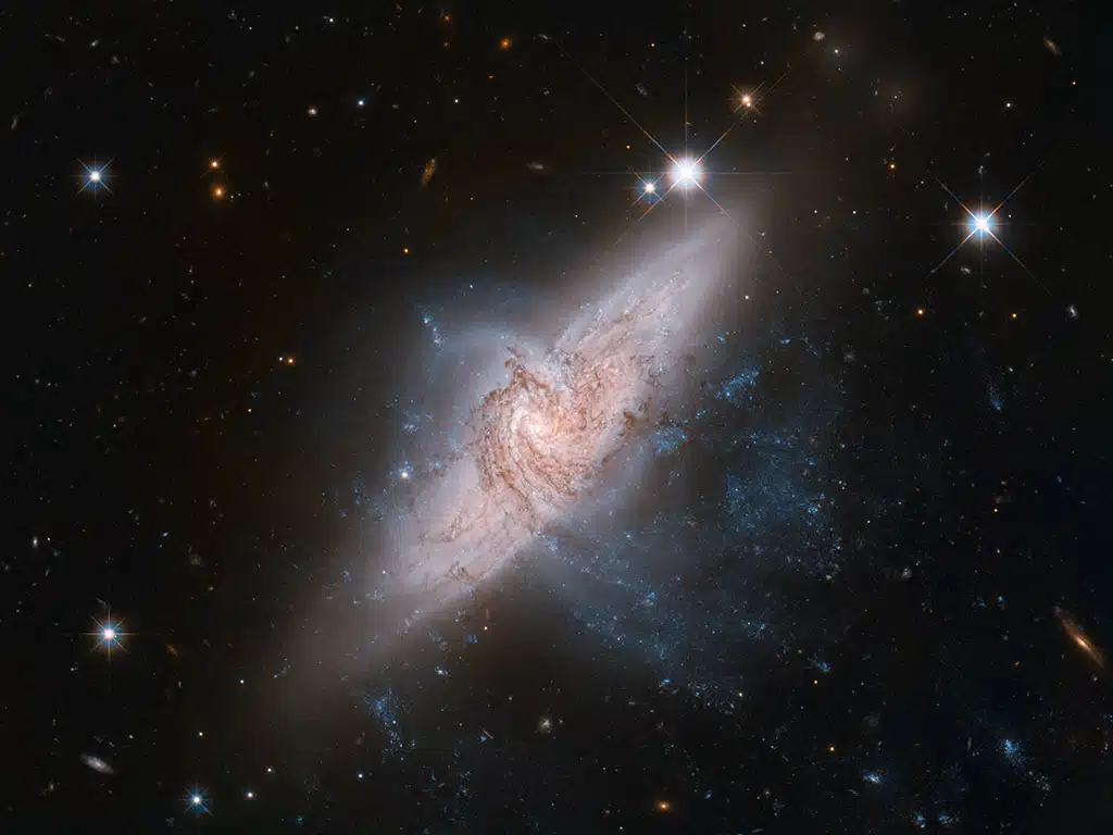 NGC 3314, par de galaxias superpuestas.