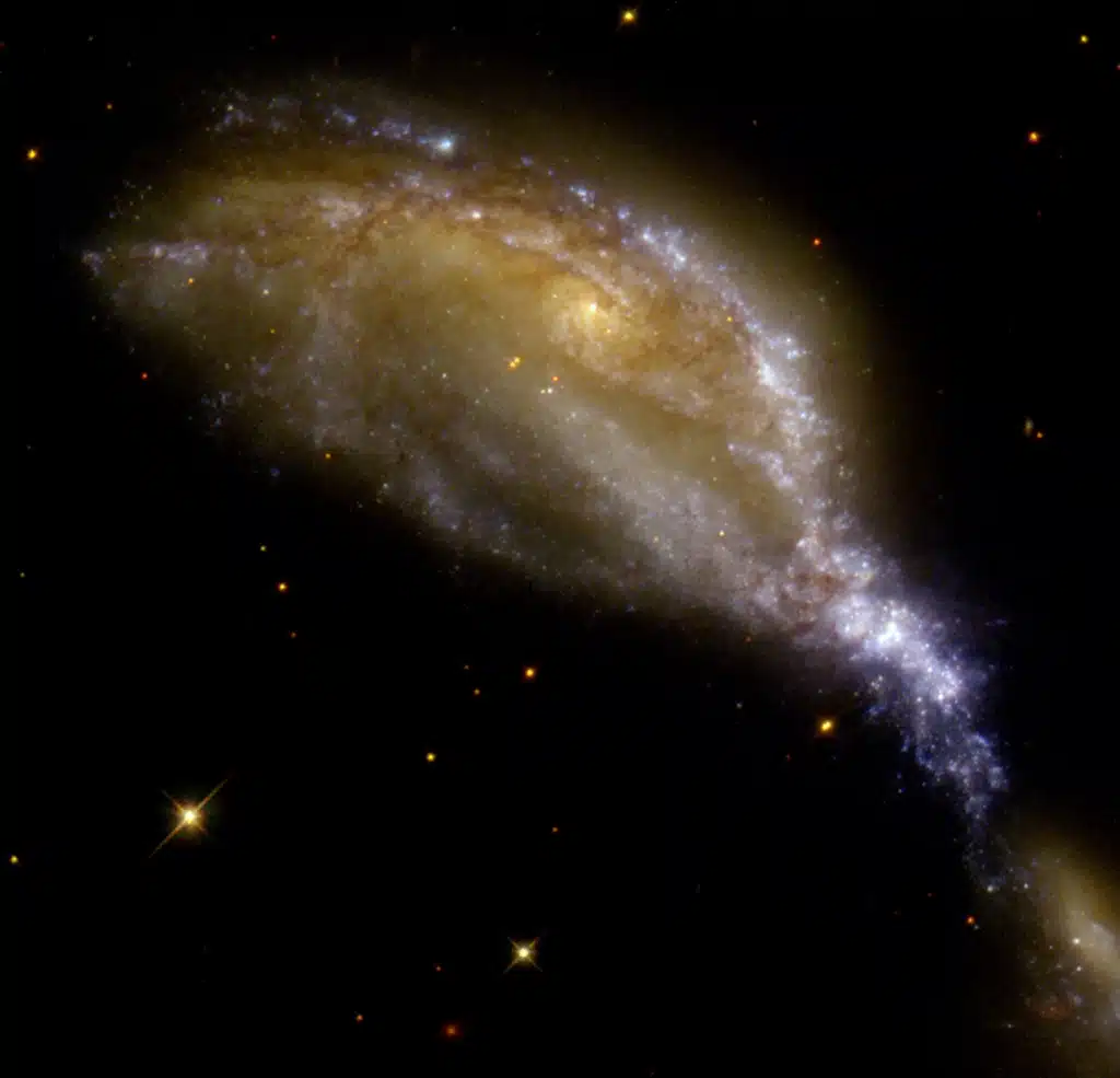 NGC 6745, galaxia "Cabeza de Pájaro".