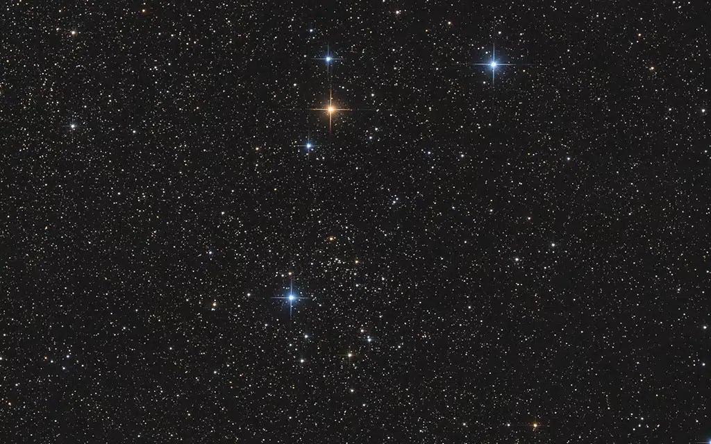 NGC 6882 (Collinder 416) y NGC 6885 (Collinder 417), cúmulos abiertos.
