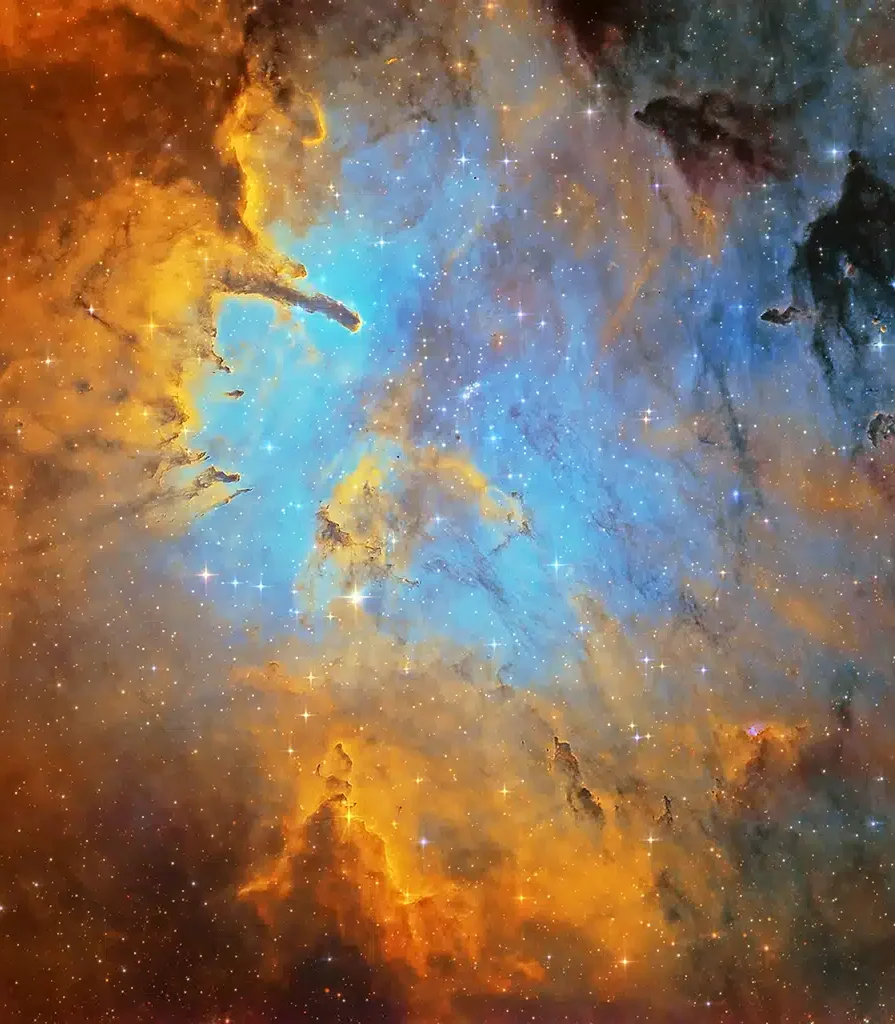 NGC 6820, nebulosa. Detalle en paleta Hubble (SHO).