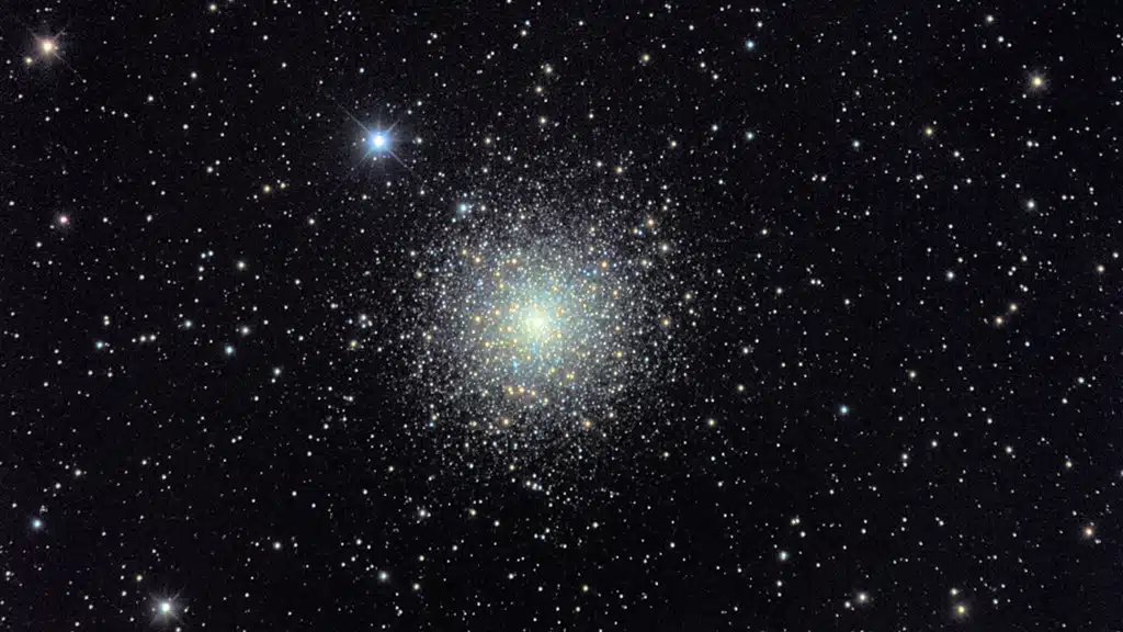 M80 (NGC 6093), cúmulo globular.