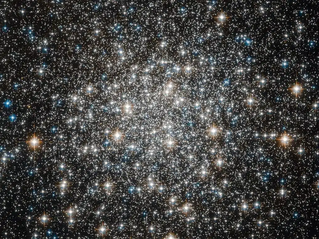 M10 (NGC 6254), cúmulo globular.
