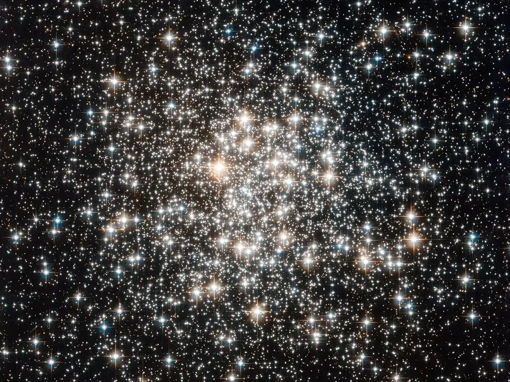 M107 (NGC 6171), cúmulo globular.