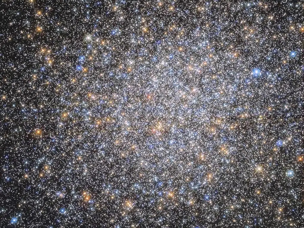 M14 (NGC 6402), cúmulo globular.