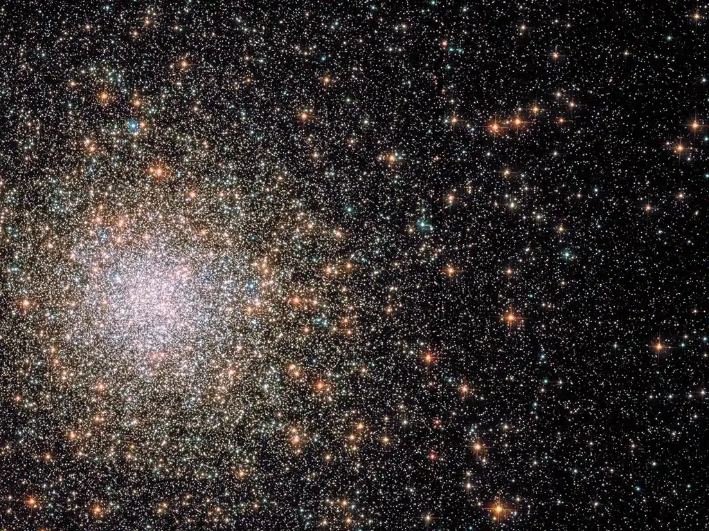 M62 (NGC 6266), cúmulo globular.