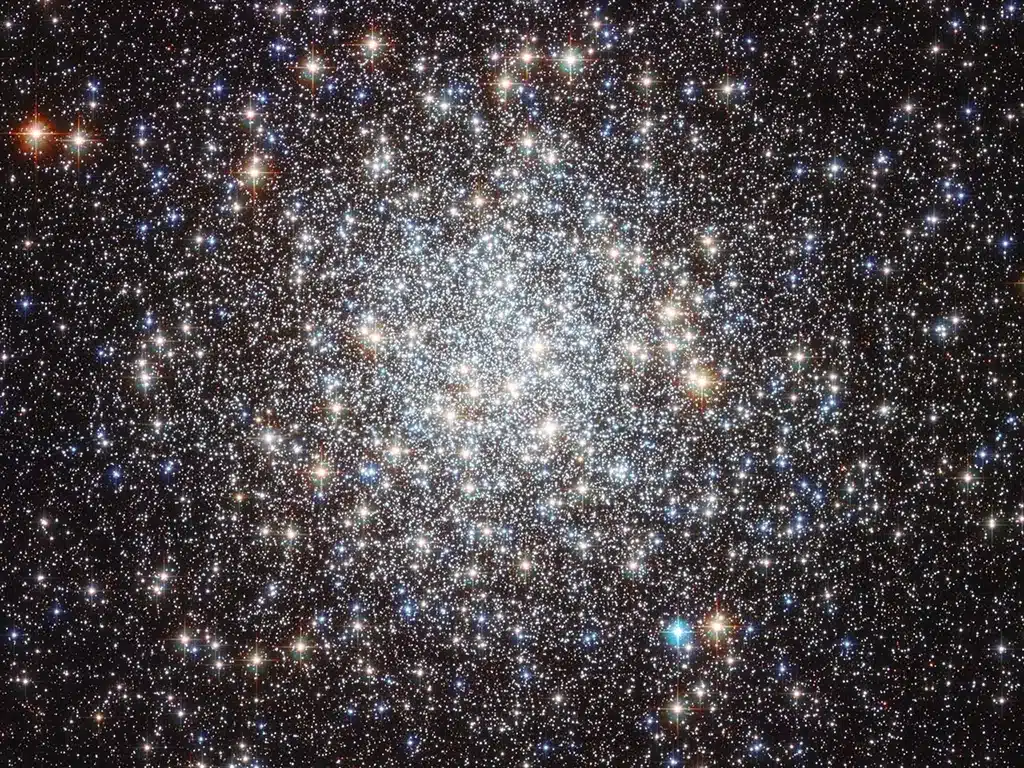 M9 (NGC 6333), cúmulo globular.