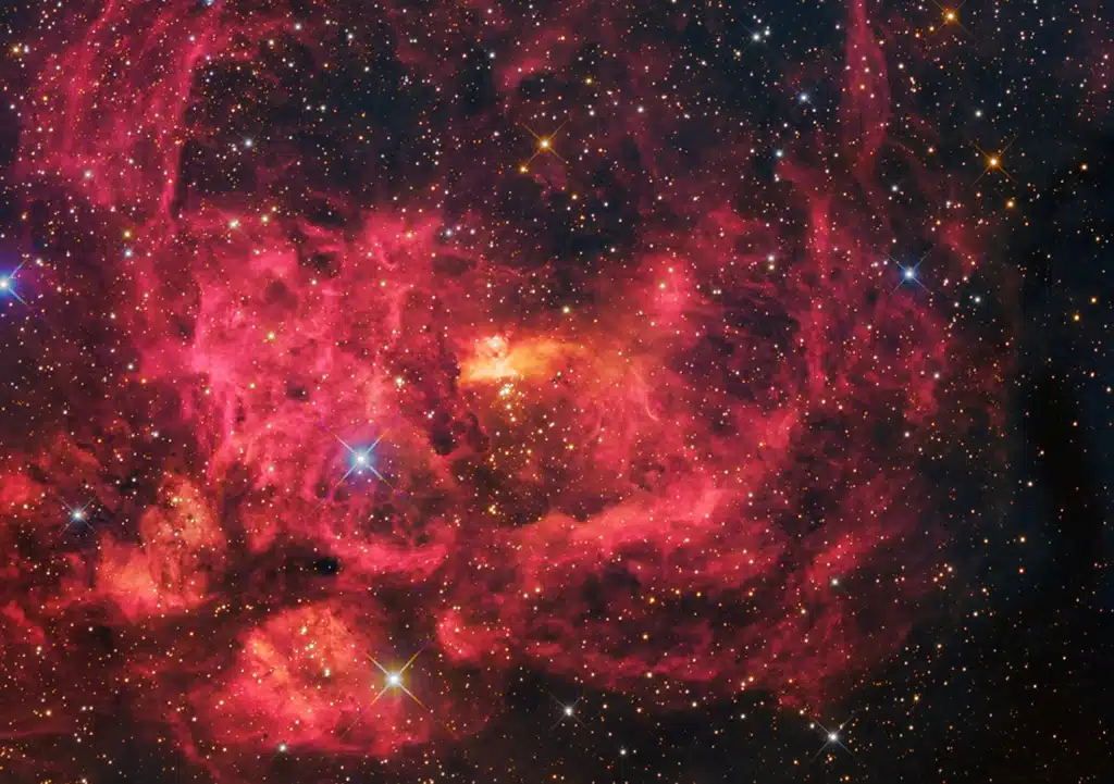 NGC 6357, nebulosa "Guerra y Paz".