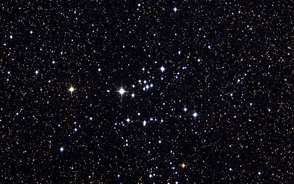 M25 (IC 4725), cúmulo abierto.