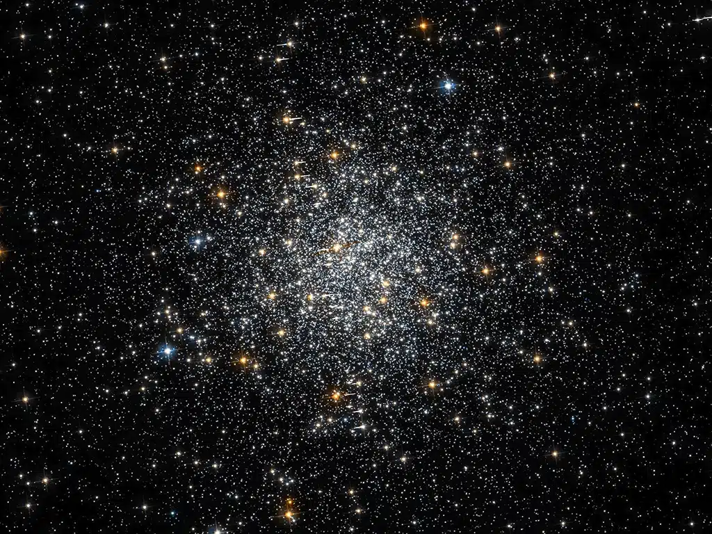M69 (NGC 6637), cúmulo globular.