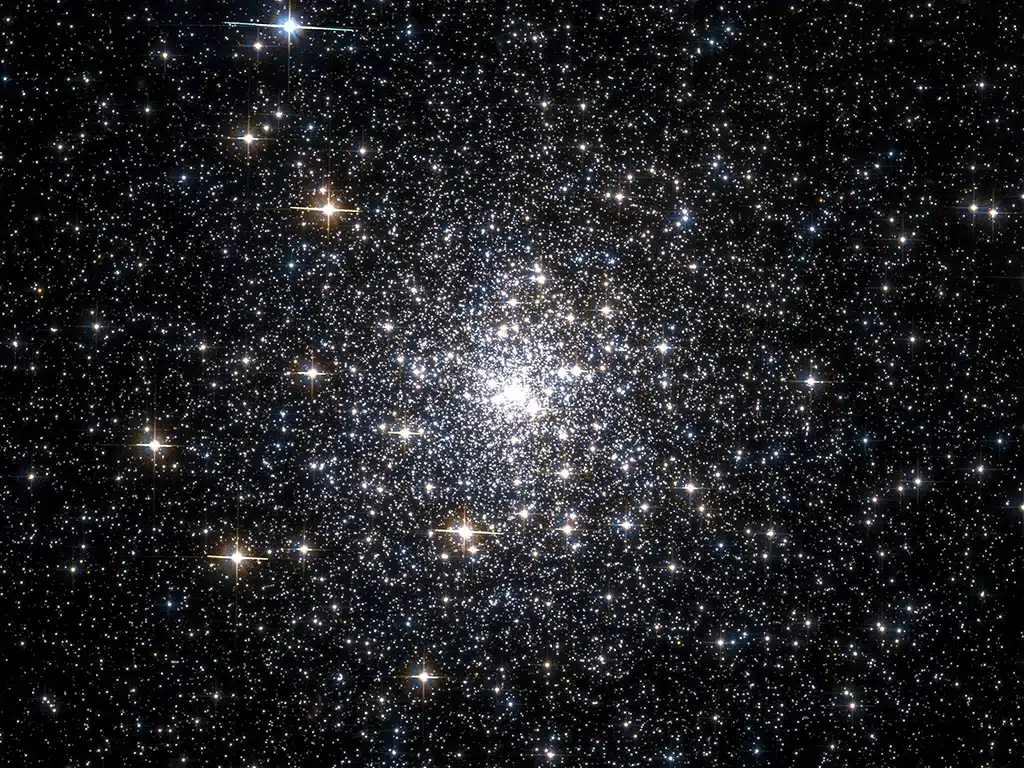M70 (NGC 6681), cúmulo globular.