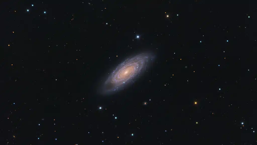 NGC 7606, galaxia.