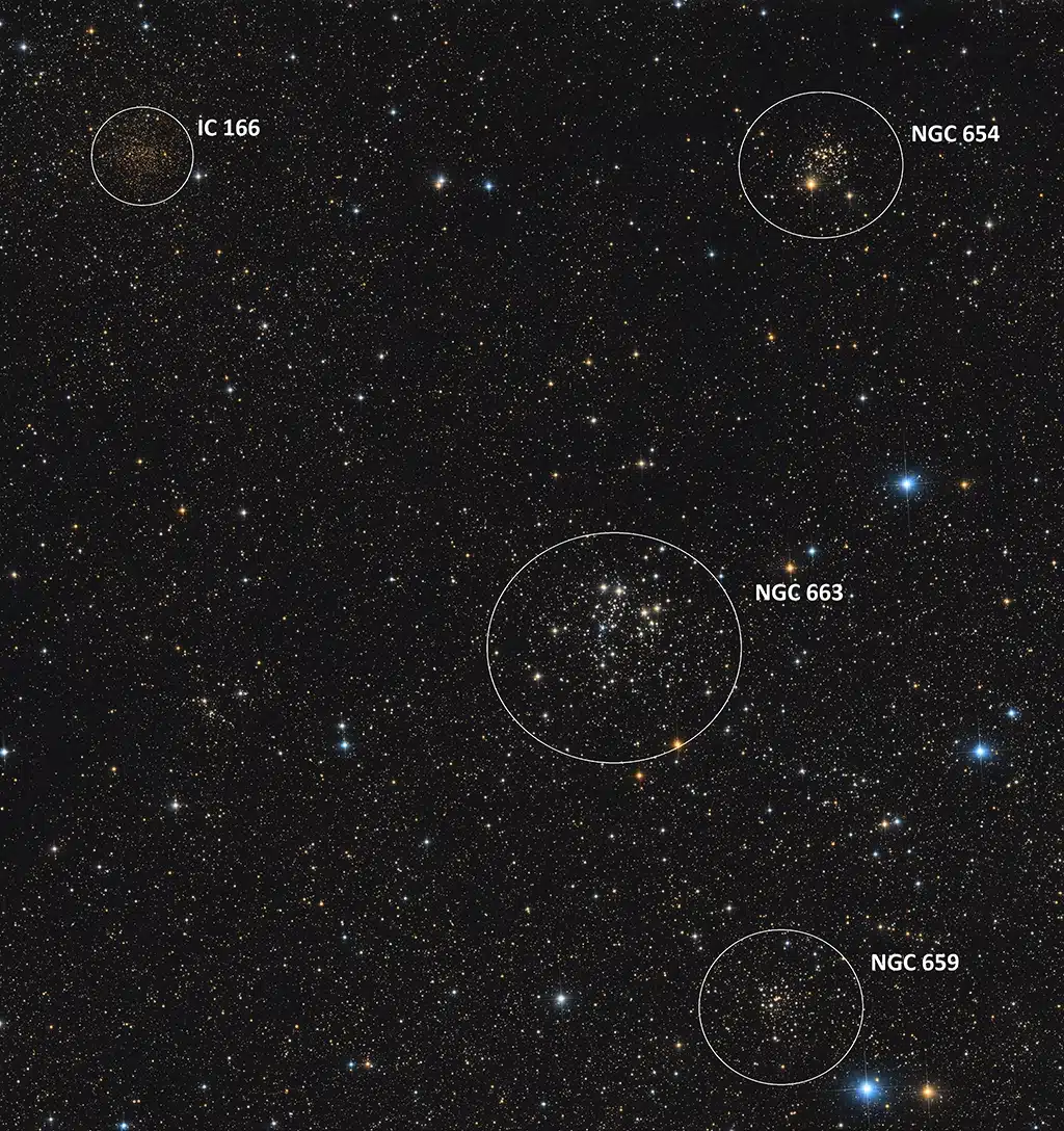 NGC 654, cúmulo "Mariposa"; NGC 663 (Caldwell 10), cúmulo "Cortacésped"; NGC 659, cúmulo "Yin-Yang" e IC 166, cúmulo. Crédito: Chuck Ayoub. Círculos y descripciones añadidas.