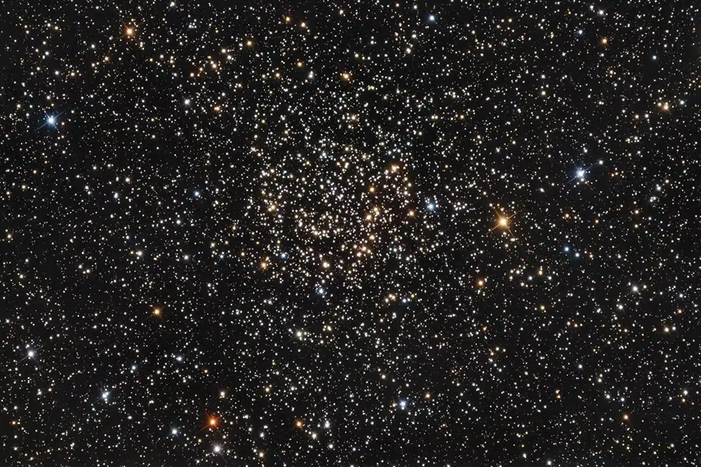 NGC 7789, cúmulo "Rosa Blanca" o "Rosa de Caroline". Crédito: Focal Pointe Observatory.