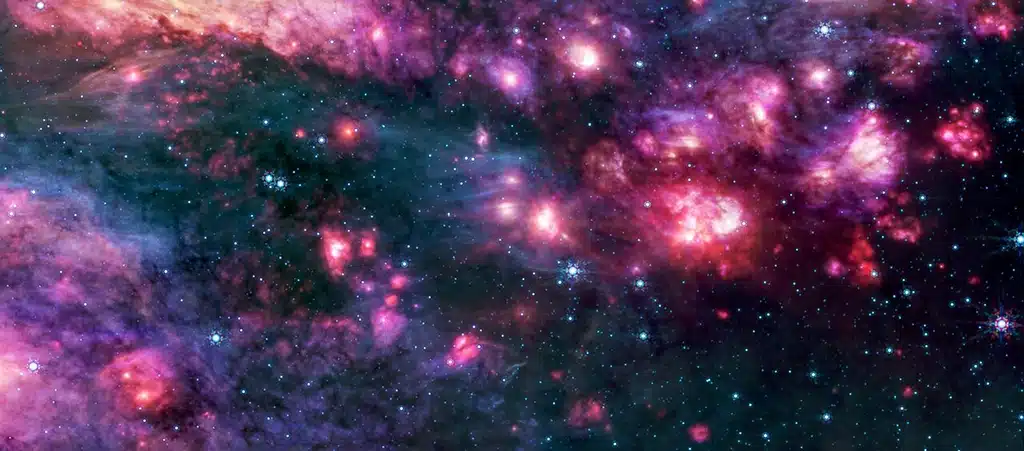 El instrumento MIRI (Mid-Infrared Instrument) de Webb muestra la nube molecular Sagitario B2 en luz infrarroja media, con polvo cálido brillando intensamente. A la derecha se observa un cúmulo de nubes que ha llamado la atención de los astrónomos. Es más rojizo que el resto de las nubes en la imagen y corresponde a una zona que otros telescopios han identificado como una de las regiones más ricas en moléculas conocidas. Solo las estrellas más brillantes de esta región emiten luz en el infrarrojo medio que puede ser detectada por el instrumento MIRI, por lo que esta imagen muestra muchas menos estrellas que la captada por la NIRCam del Webb. Las áreas más oscuras de la imagen no son espacio vacío, sino zonas donde el polvo cósmico y el gas son tan densos que la luz no puede penetrarlas.