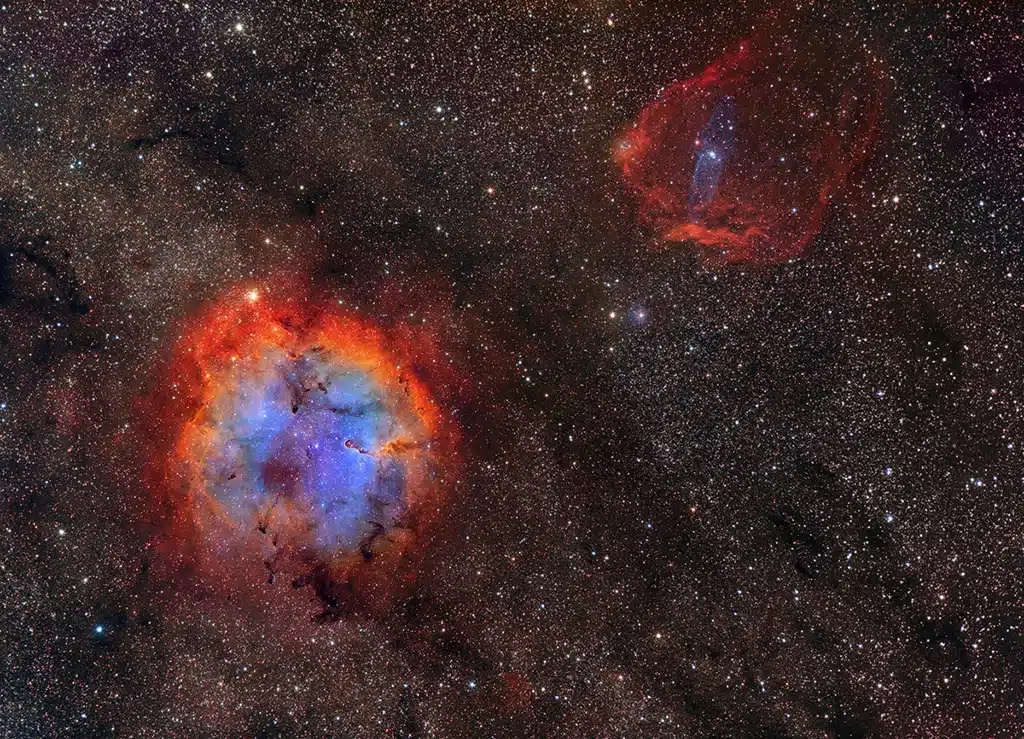 IC 1396, nebulosa y Sh2-129, nebulosa “Calamar Gigante” o "Murciélago Volador". Crédito: Capella Observatory.