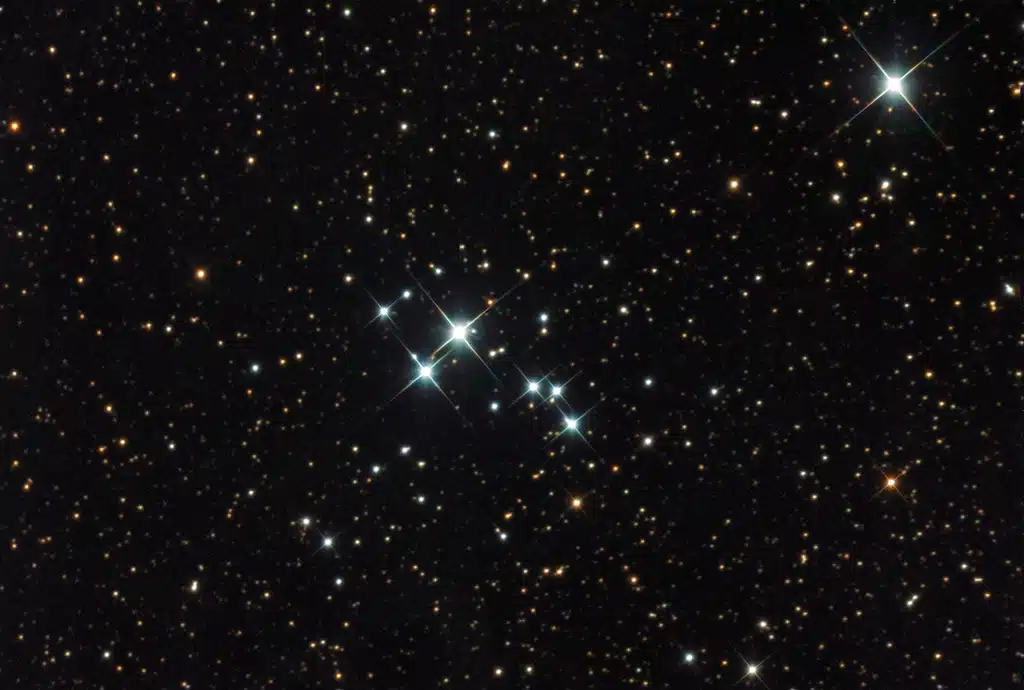 NGC 7160, cúmulo "Caimán Nadador" o "Bruce Lee". Crédito: Waid Observatory.