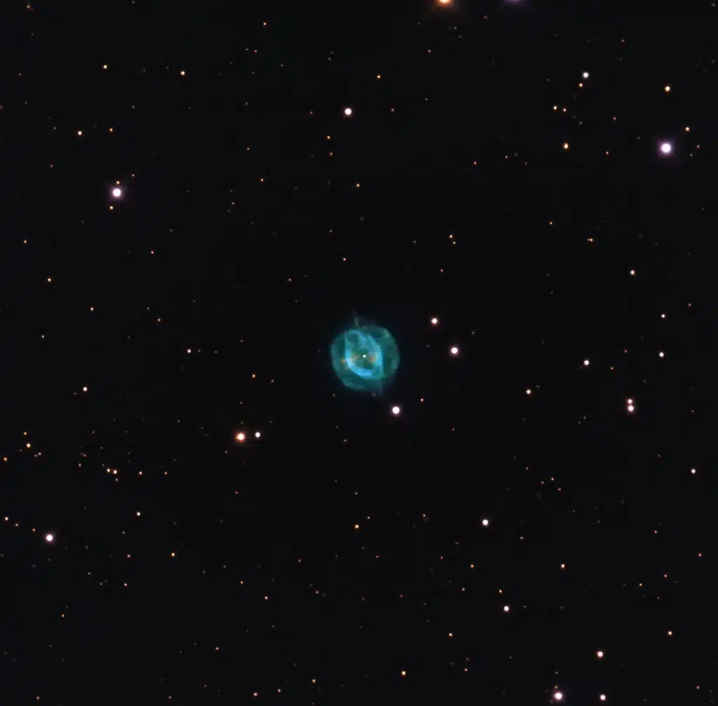 NGC 7354, nebulosa planetaria. Crédito: Capella Observatory.