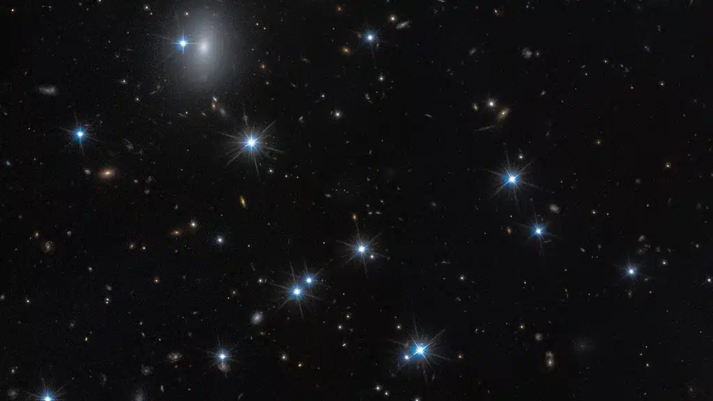 Astrónomos descubren una galaxia dominada por materia oscura.
