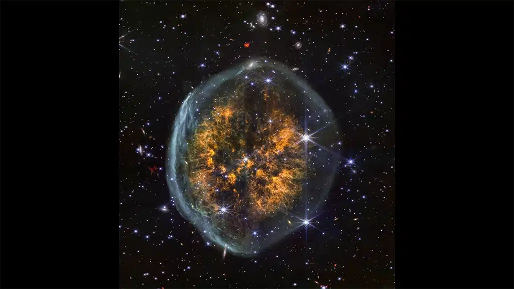 Webb explora la nebulosa del Cráneo.