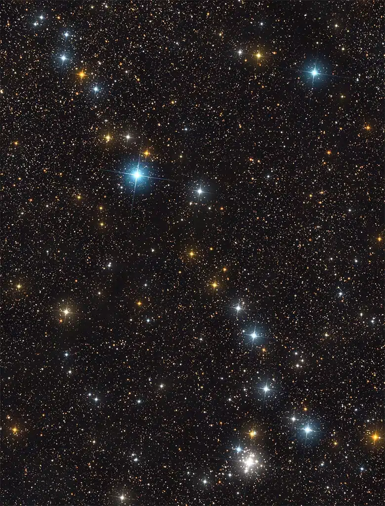 Asterismo "Cascada de Kemble" "fluyendo" hacia el cúmulo abierto NGC 1502 en el extremo inferior. Crédito: Tommy Lease.