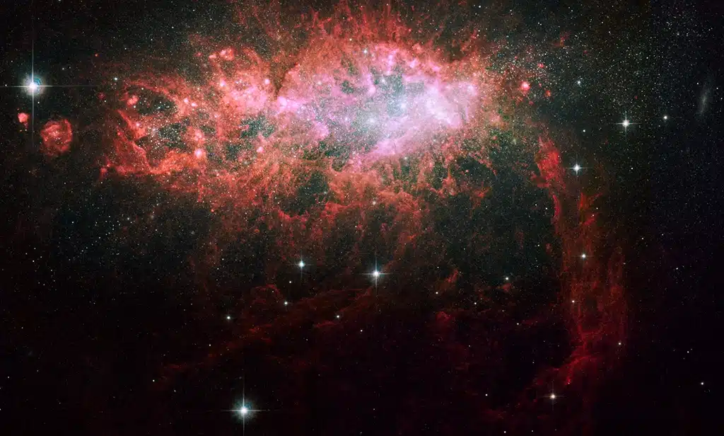 NGC 1569, galaxia. Crédito: NASA Hubble.