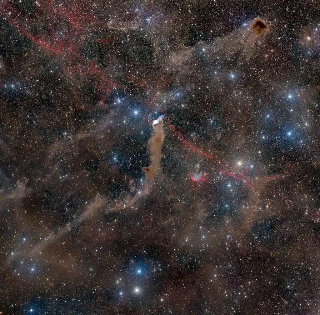 VdB 152 (Ced 201), "Nebulosa del Urogallo" o "Cueva del Lobo". Crédito: Adam Block.