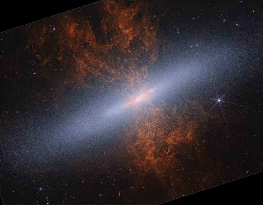 A la derecha se muestra la nueva imagen de M82 obtenida por el Webb mediante el instrumento NIRCam